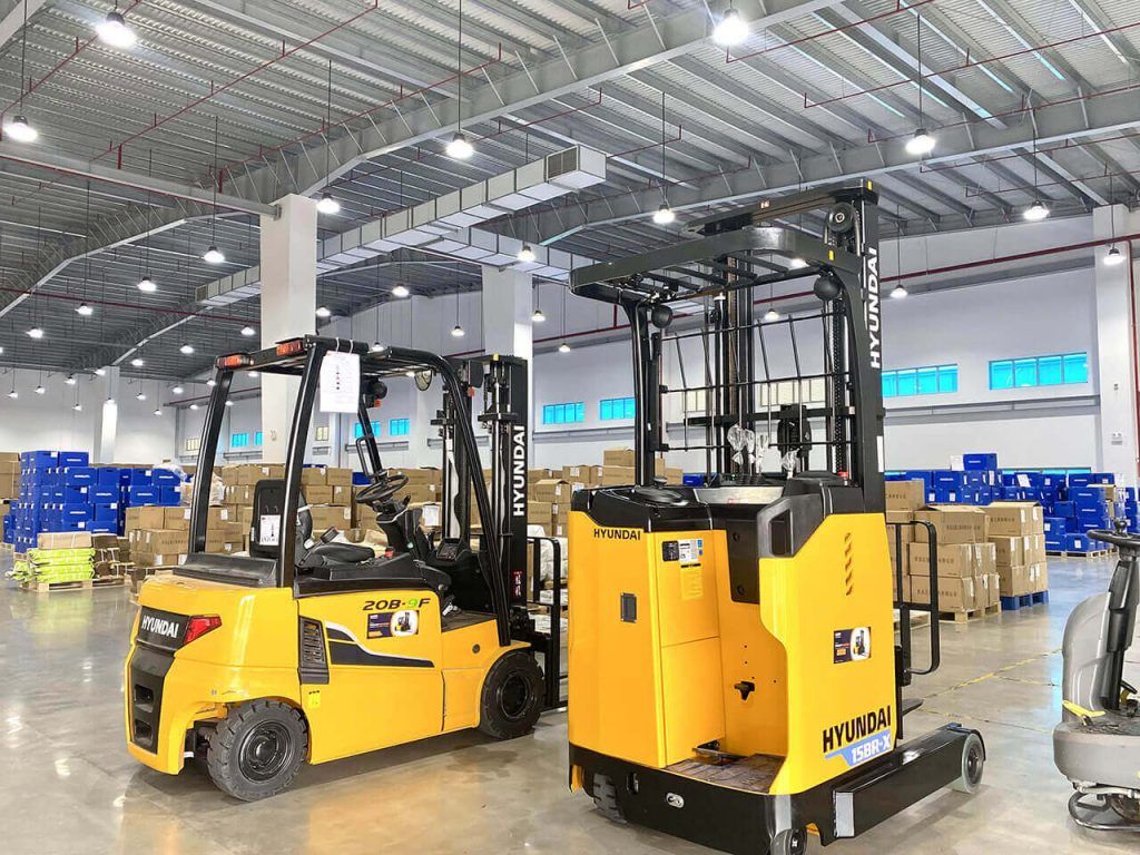 Xe nâng điện Reach Truck 1.5 tấn cao 6m